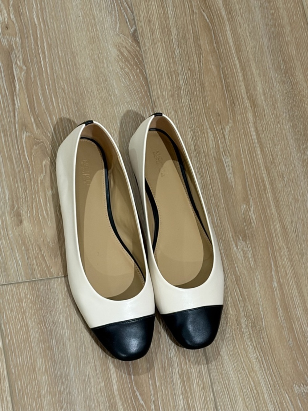 NEVER WORN - Michael Kors Cream and Black Leather Ballet Flats - Size 10 - Picture 3 of 9